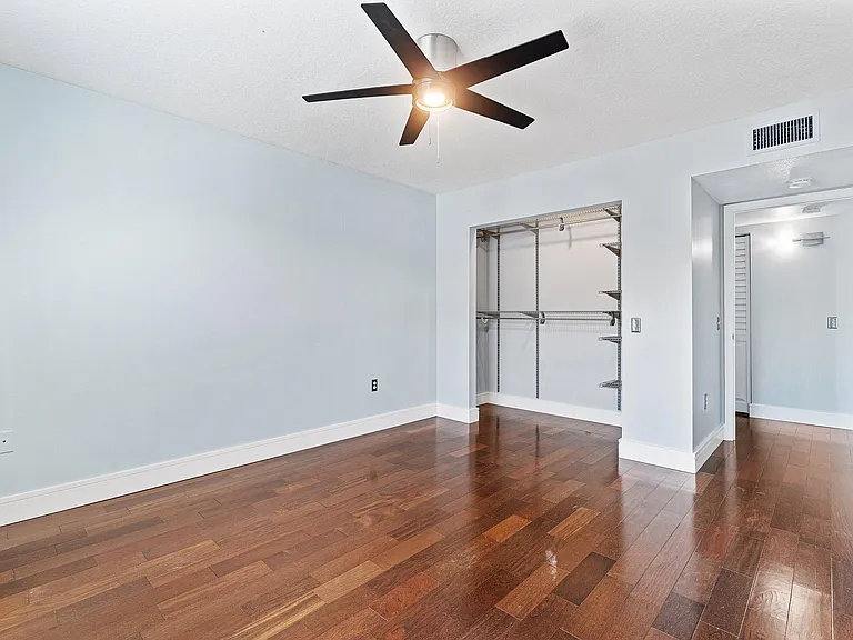 1013 Villa Cir — Photo 15