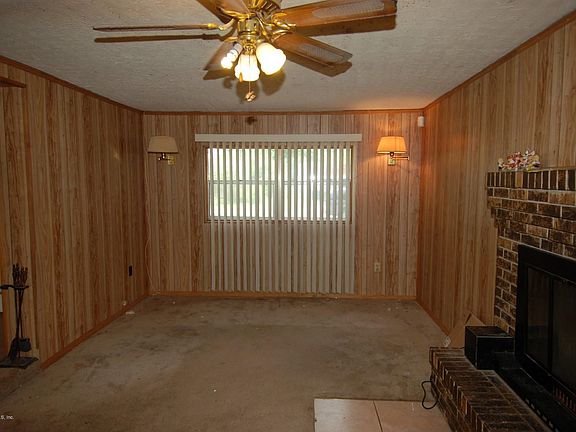 5th image of 2461 Warfield Ave