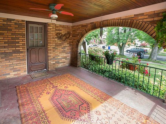3rd image of 17221 Bradgate Ave