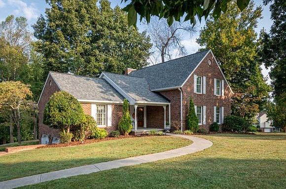 1st image of 121 Hillview Ct