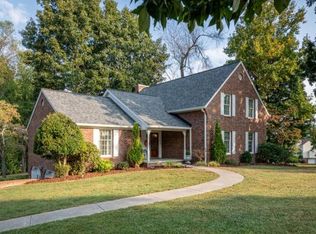 121 Hillview Ct, Johnson City, TN 37615