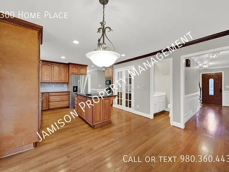 1300 Home Pl — Photo 9