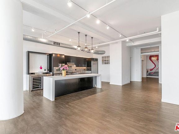 3rd image of 1645 N Vine St #512
