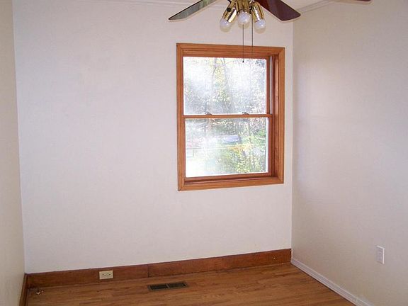 4th image of 3215 Marion Dr