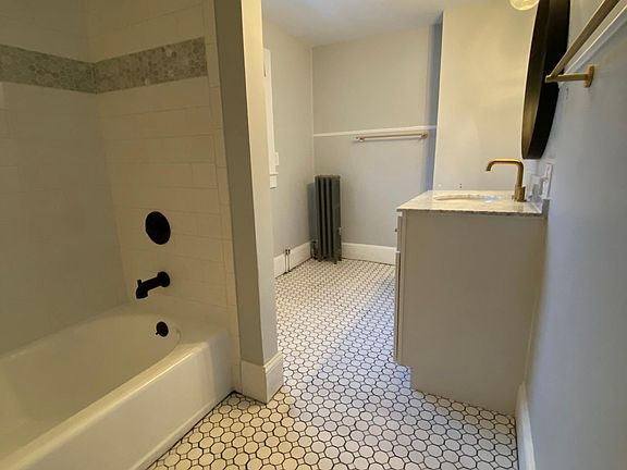 4th image of 531 Pleasant St Floor 2