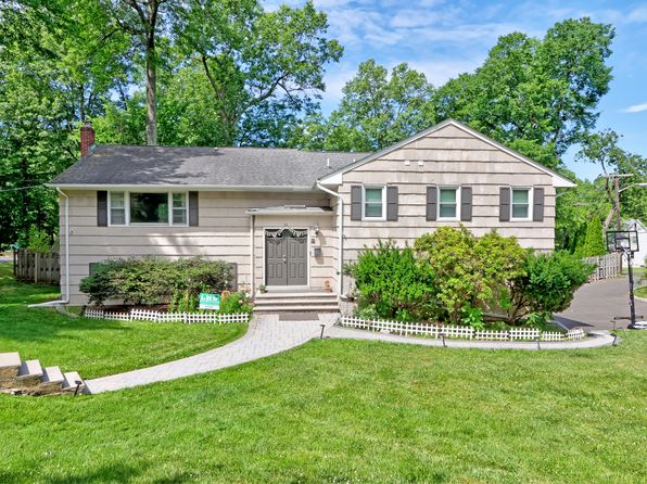 2 Langtree Dr