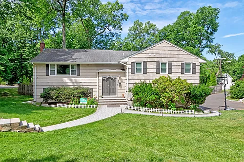 2 Langtree Dr Photo 1