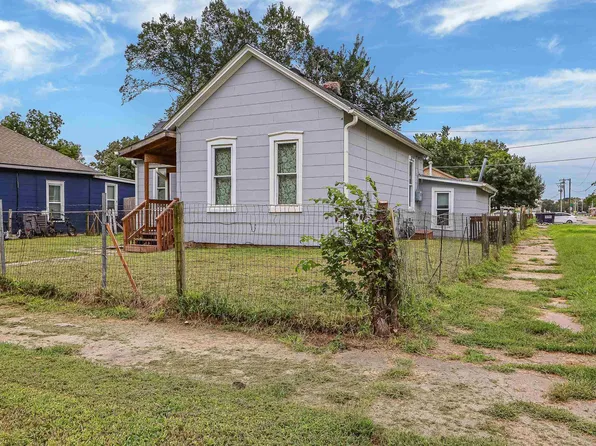 239 W 10th St, Junction City, KS 66441