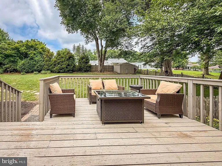 1168 Temple Dr — Photo 45