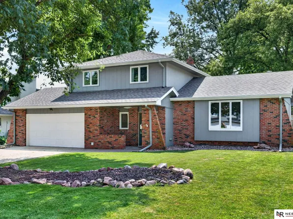 638 S 215th St, Elkhorn, NE 68022