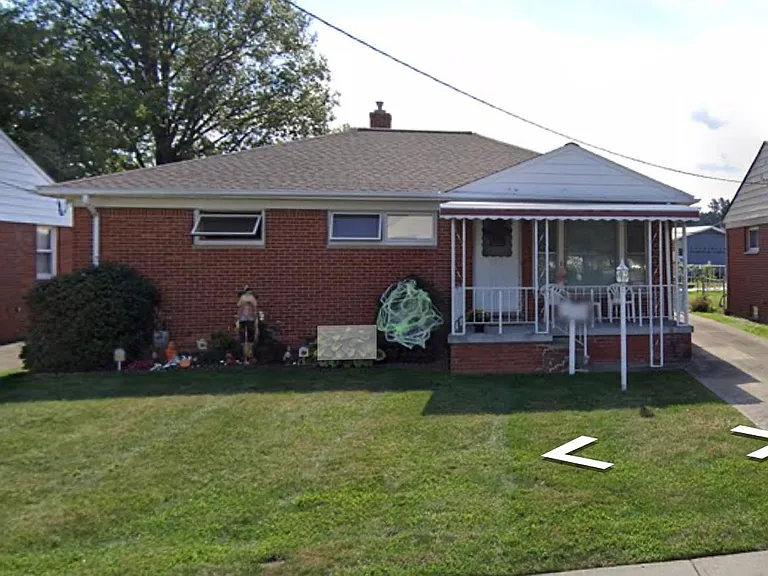 31530 Royalview Dr — Photo 1