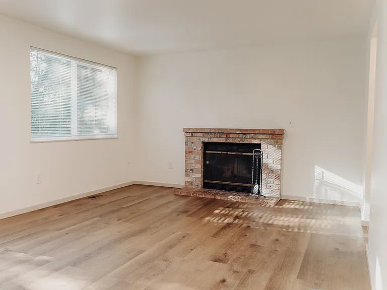 3815 Maple Ave — Photo 4