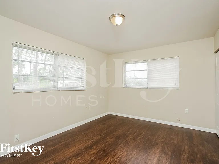 22363 Catherine Ave — Photo 10