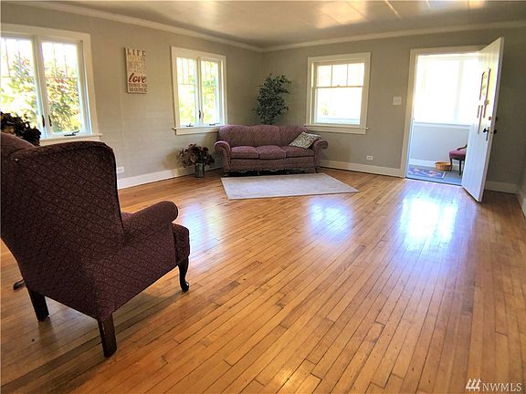 5th image of 3105 Alderwood Ave