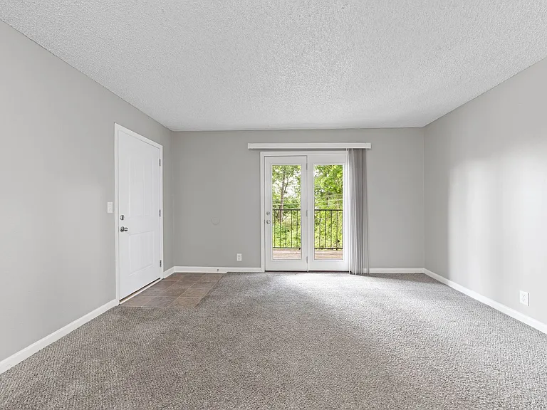 Autumn Ridge Apartment Community — Photo 37