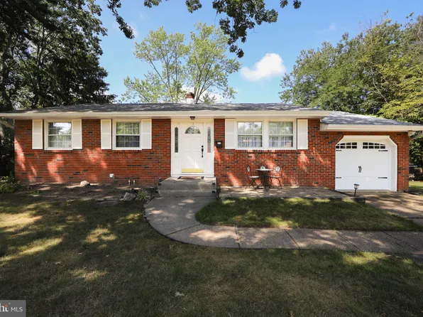 130 Paradise Dr, Voorhees, NJ 08043