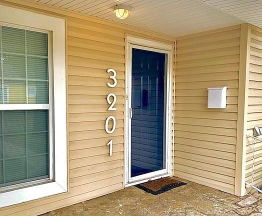 2nd image of 3201 Clary Ave