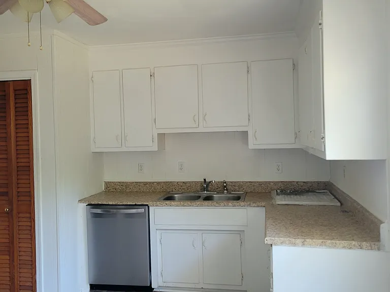 21406 Court St — Photo 5
