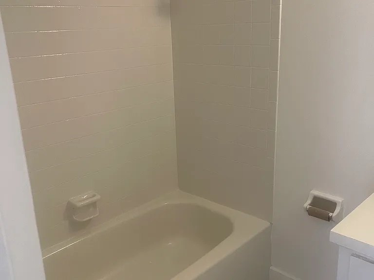 1011 Clearmont St NE #105 — Photo 4