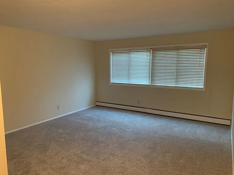 229 N Hancock Ave — Photo 2