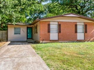 1313 Parkwoods Ct, Midwest City, OK 73110