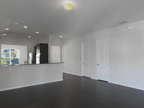 3rd image of 12250 Silverthorn Ct