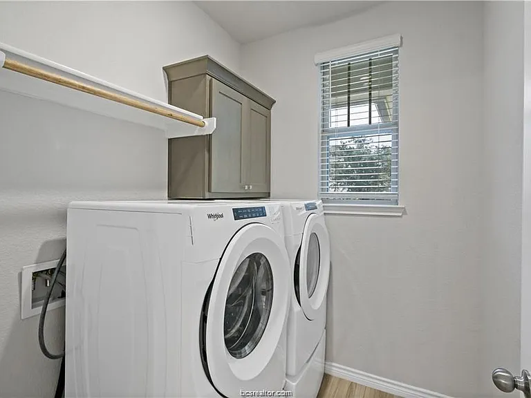 827 Mineral Wells Ln — Photo 20