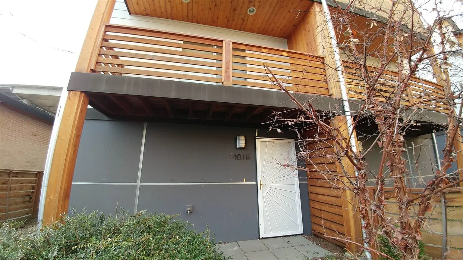 4018 Pasadena Pl NE photo 1