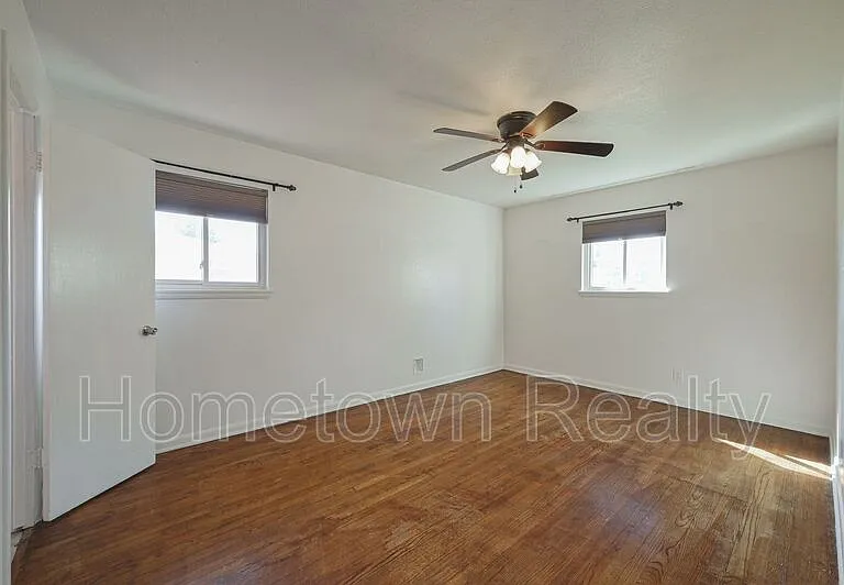 1805 NE 53rd St — Photo 17