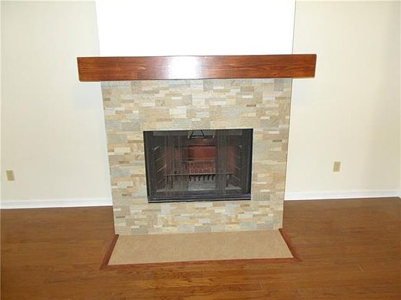 5th image of 105 Alder Dr