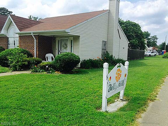 3rd image of 2 Holly Hill Ln