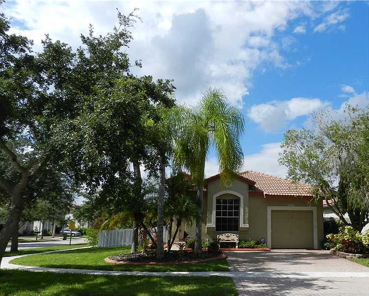 1st image of 19220 NW 14th St