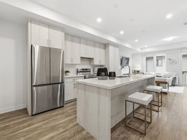 1340 Kaniv St, Oakville, ON L6M 5R3
