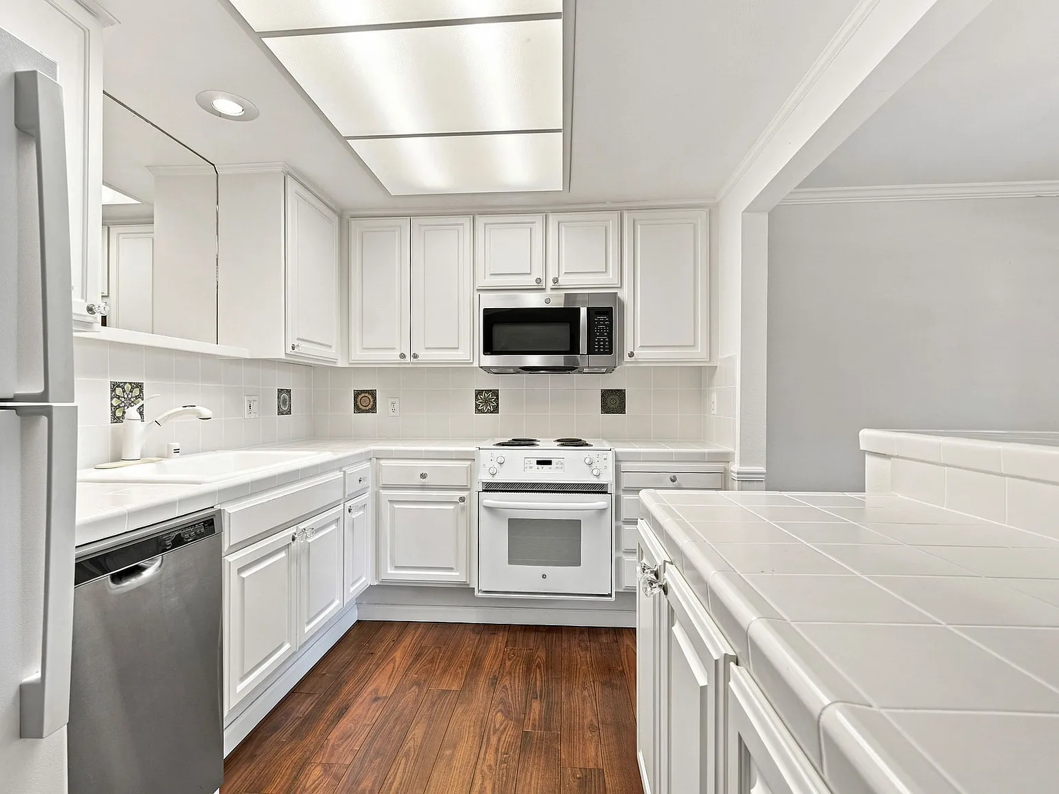 2 bed, 1162 sqft, $3,200 — Photo 2