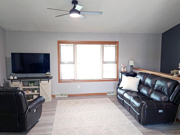 2nd image of 1336 Savannah Woods Dr