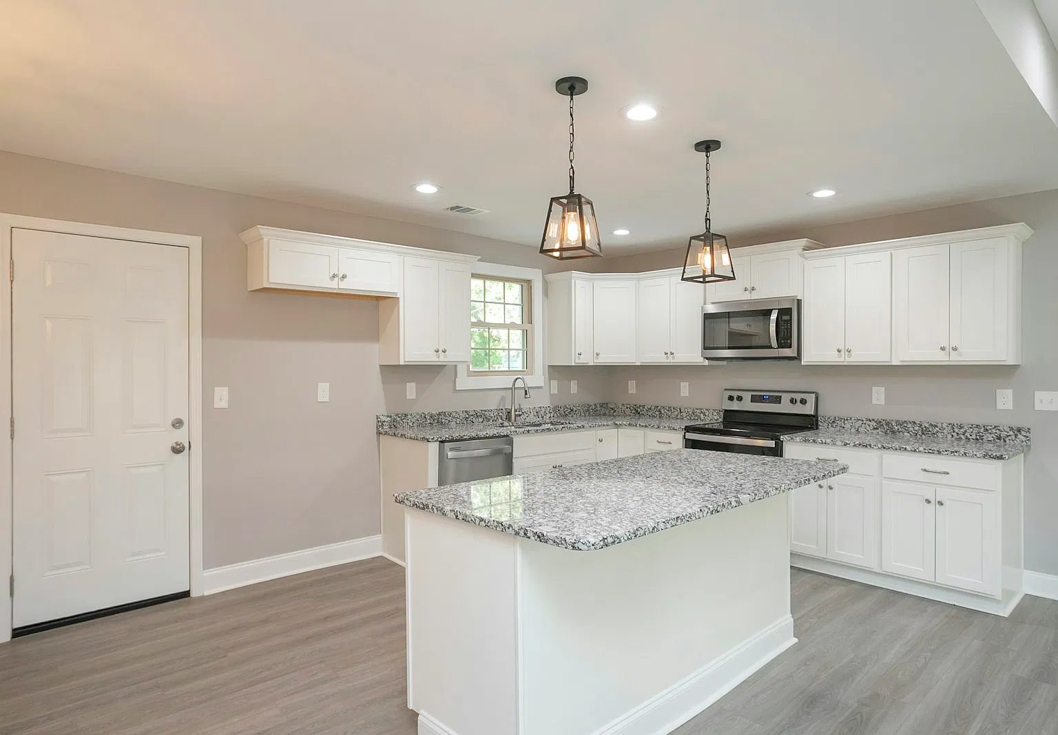 1229 Berwick Trail — Photo 4