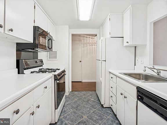 2nd image of 100 West Ave #329