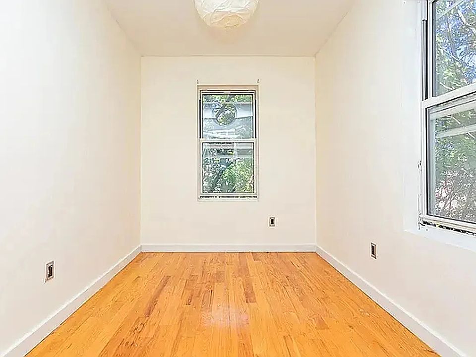 2nd image of 809 Park Pl APT 2D
