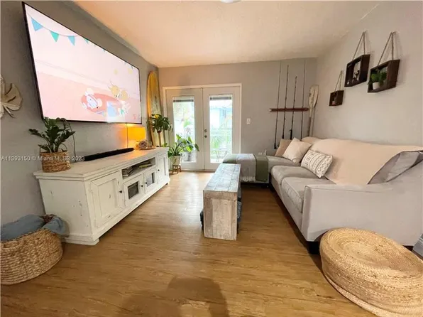 2545 S Bayshore Dr APT 206, Miami, FL 33133