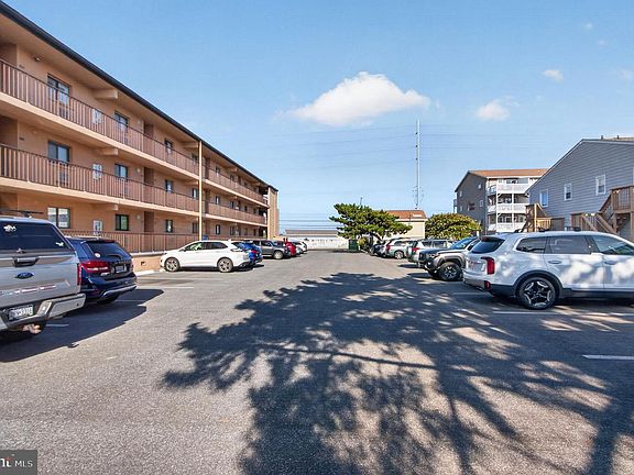 3rd image of 16 51st St Unit 205