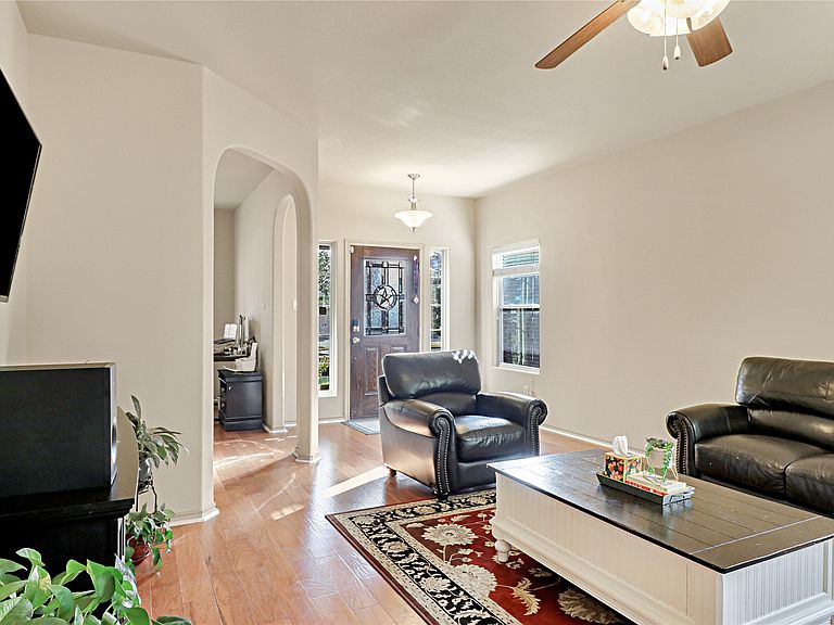 Listing photo 4