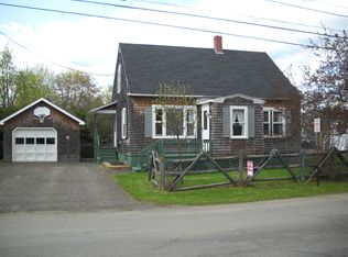 2 Bird St, Houlton, ME 04730