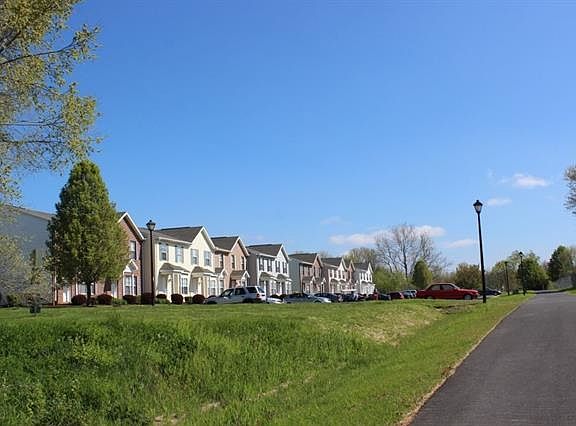 3rd image of 1746 Ashford Ct