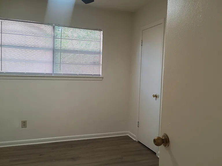 6115 Parker St — Photo 9
