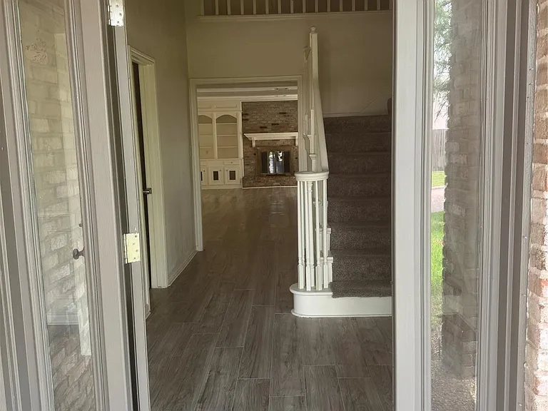 20111 Yorkway Dr — Photo 2