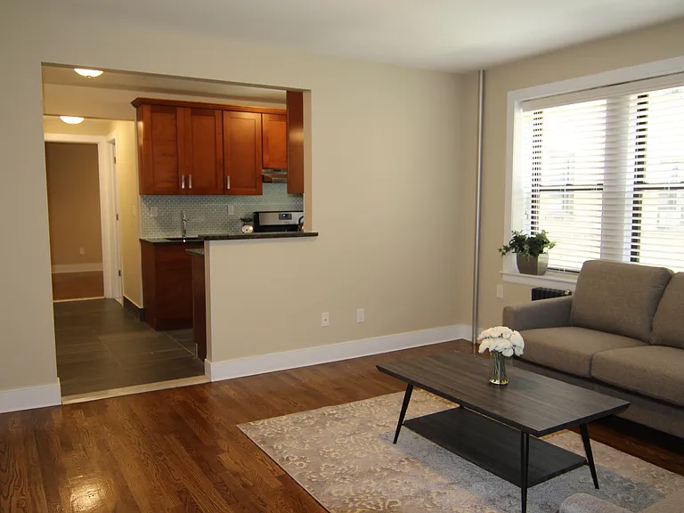 20-40 31st St #D5 — Photo 2