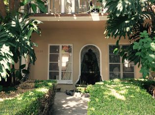 1053 Carmona Ave, Los Angeles, CA 90019