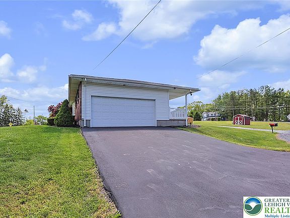 3rd image of 1004 Maple St