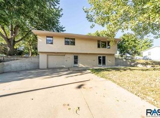 317 Oak Ave, Baltic, SD 57003