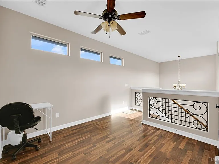 2410 Colvin Ave — Photo 25